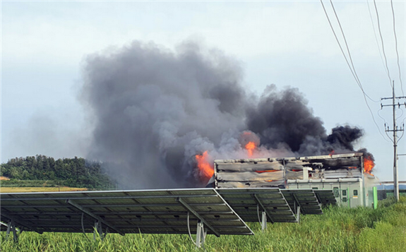 光伏電站智能防火監(jiān)控攝像頭，超遠距離高清透霧攝像機